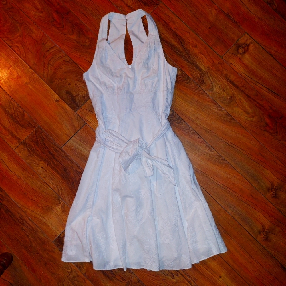 White House Black Market white Womens floral embossed size 2